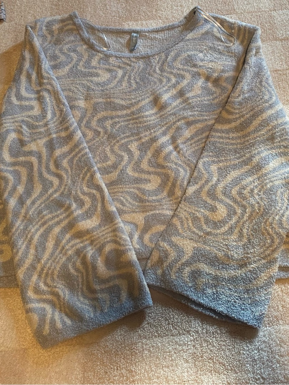 Cozy Neutral Wave Pattern Women's Sweater - Gray/Cream